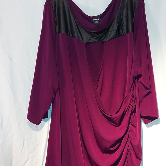 Women's Plus Size Top With Faux Leather - Torrid size 5 - Picture 3 of 7